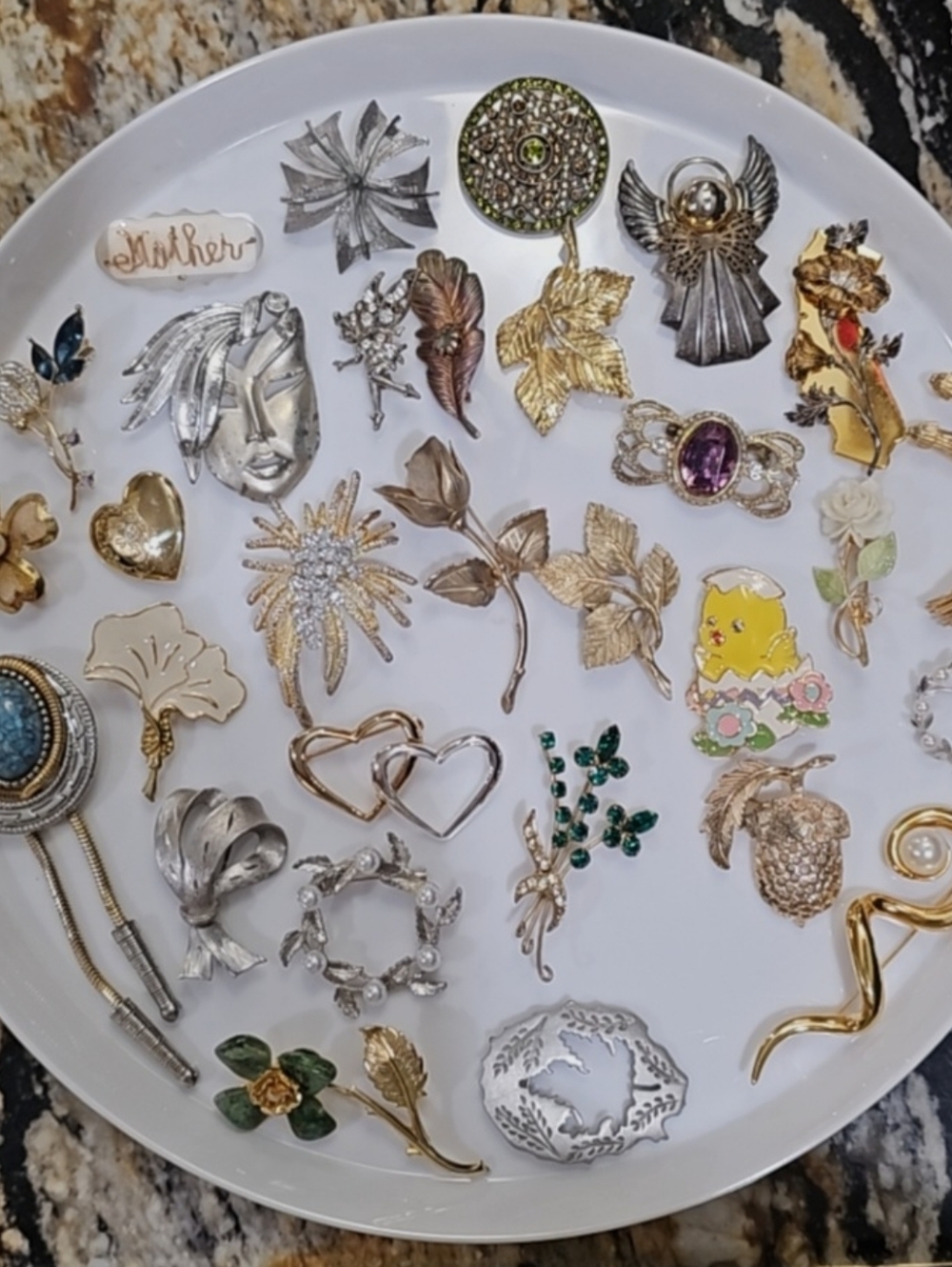 30Pc Brooch Bundle